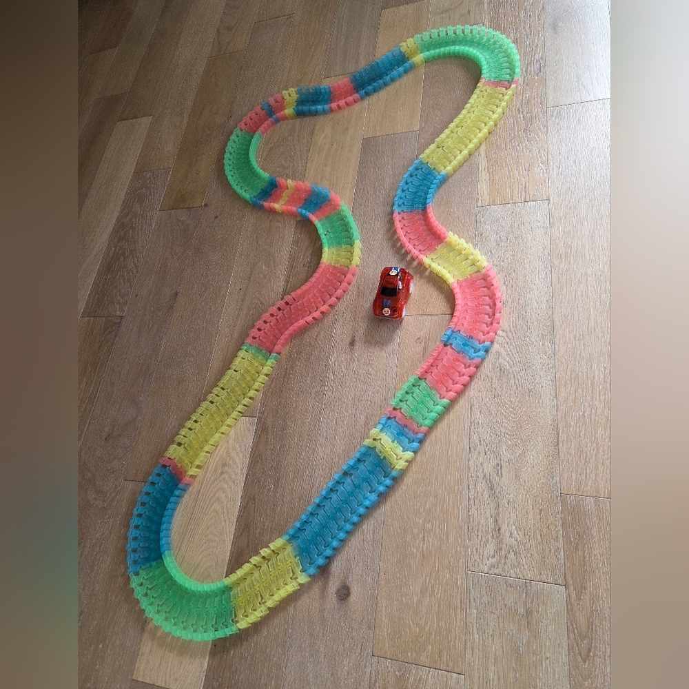 MAGIC TRACKS | Customizable Track With Battery Operated Car
